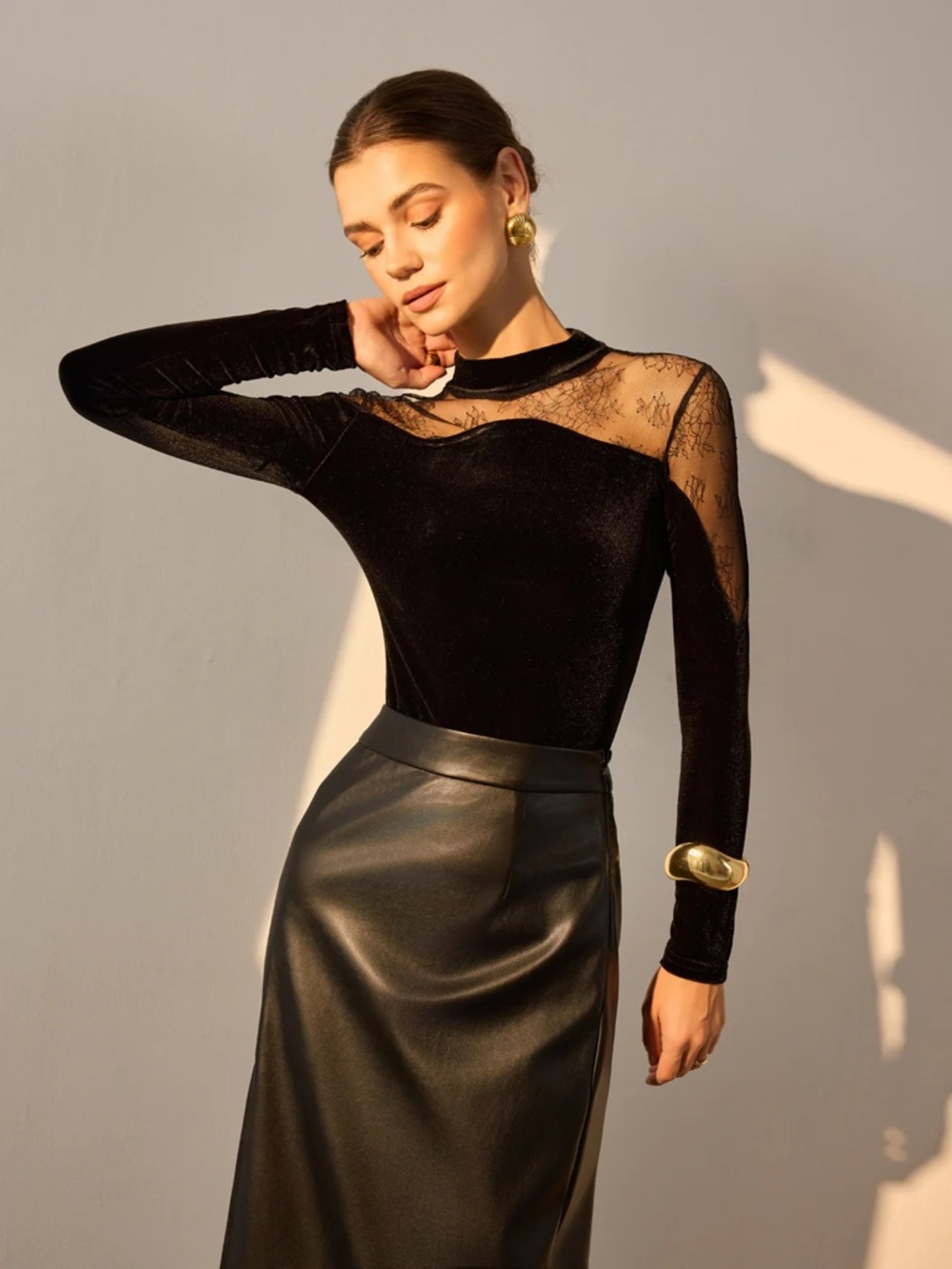 Commense Sheer Lace Panel Velvet Slim Blouse